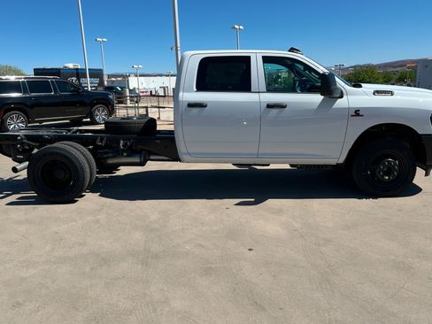 New 2026 RAM 3500 Tradesman AWD/4WD image 6