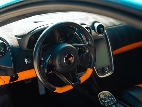 Used 2017 McLaren 570S image 21