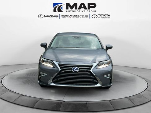 Used 2016 Lexus ES 300h w/ Luxury Package w/Wood Trim FWD image 8