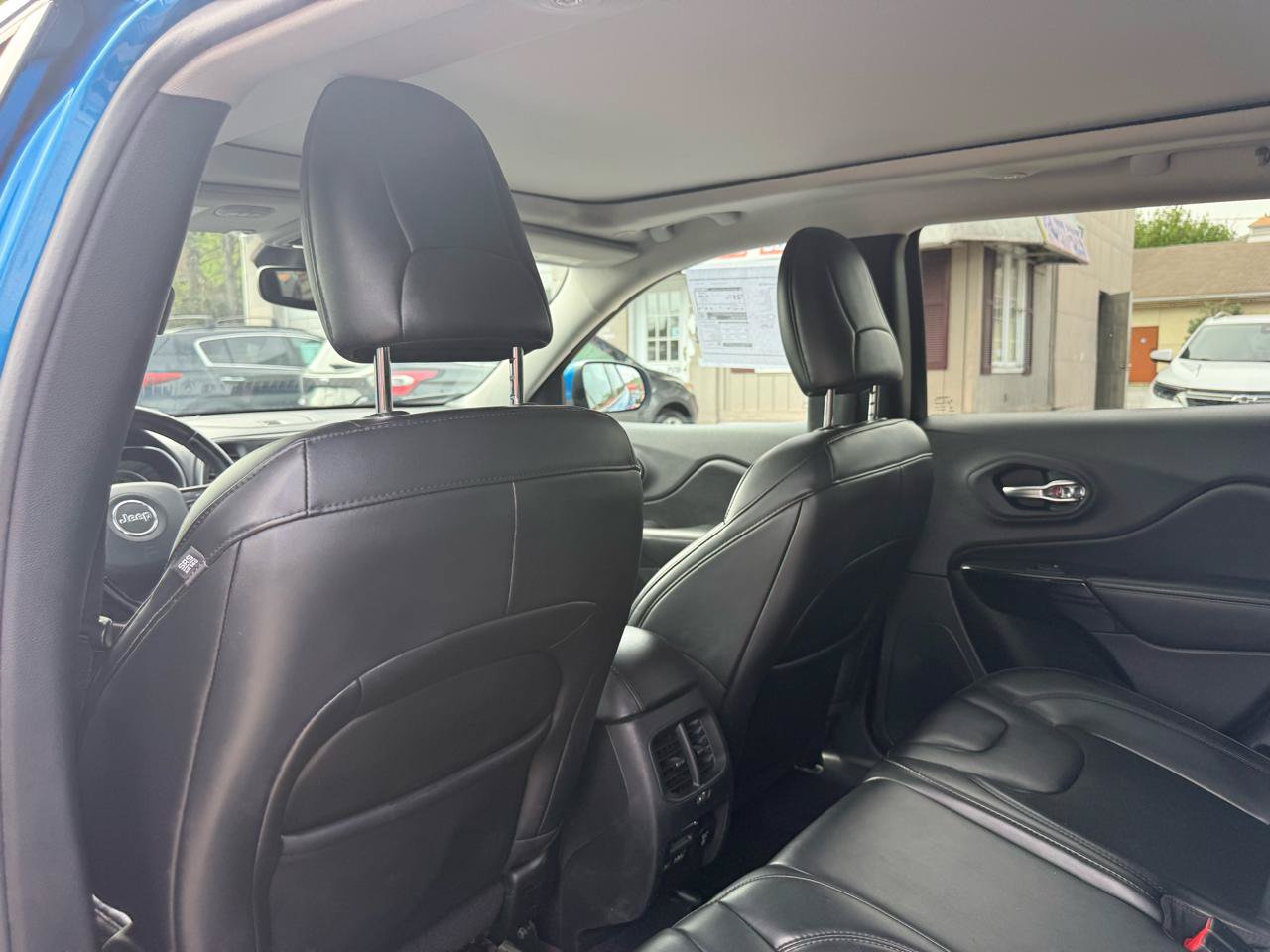 Used 2020 Jeep Cherokee Latitude Plus AWD/4WD image 28