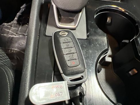 Used 2025 Nissan Rogue SV FWD image 32