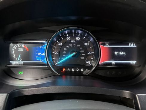 Used 2017 Ford Explorer XLT w/ Equipment Group 202A AWD/4WD image 24