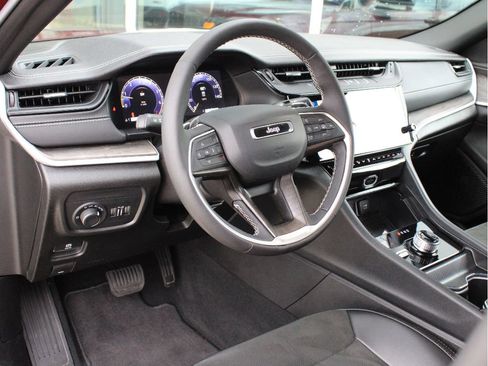 Used 2026 Jeep Grand Cherokee Altitude AWD/4WD image 12