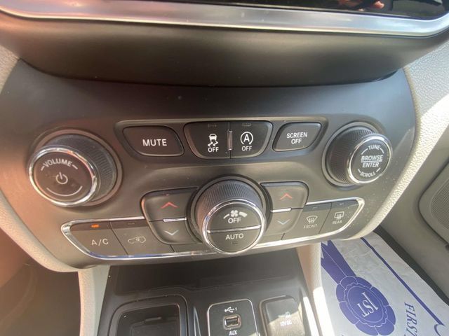 Used 2020 Jeep Cherokee Limited FWD image 18