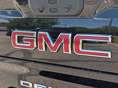 New 2026 GMC Sierra 1500 Denali w/ Denali Reserve Package AWD/4WD image 13
