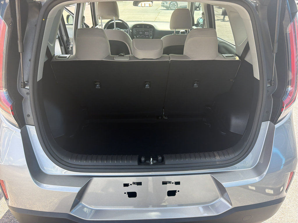 Used 2025 Kia Soul LX w/ LX Technology Package FWD image 11