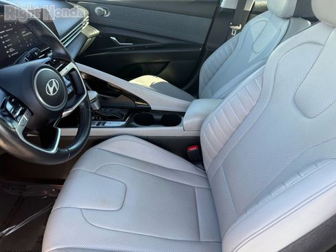 Used 2024 Hyundai Elantra Limited image 12