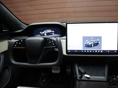 Used 2022 Tesla Model S Plaid image 17