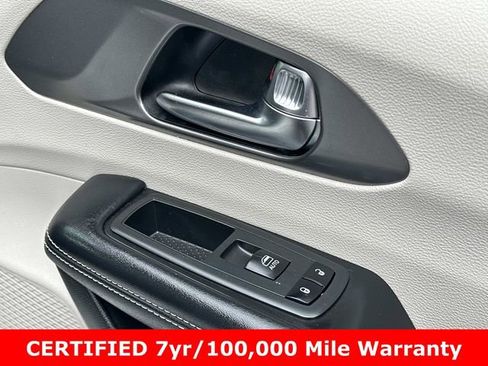 Used 2022 Chrysler Pacifica Touring-L AWD/4WD image 9