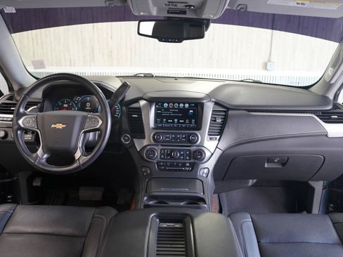 Used 2020 Chevrolet Suburban Premier AWD/4WD image 16