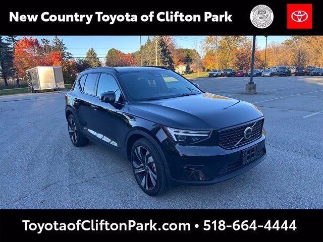 Used 2025 Volvo XC40 B5 Plus w/ Protection Package Premier AWD/4WD image 1