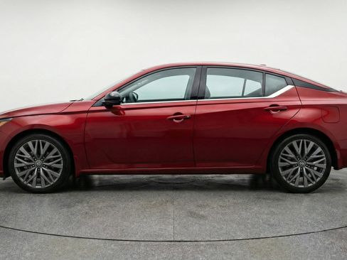 Used 2025 Nissan Altima 2.5 SV image 5