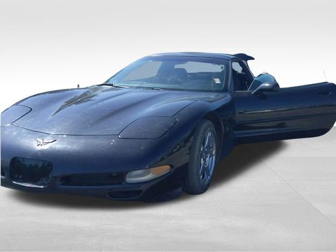 Used 1998 Chevrolet Corvette Coupe w/ Performance Handling Pkg image 11