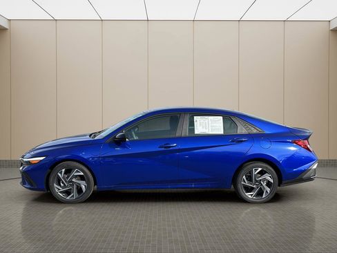 Certified 2025 Hyundai Elantra Sport image 2