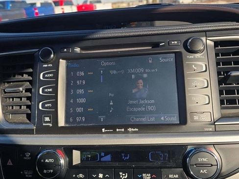 Used 2018 Toyota Highlander Limited image 35