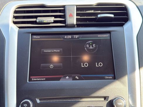 Used 2016 Ford Fusion SE image 17