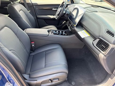 New 2025 VinFast VF 8 Eco AWD/4WD image 14