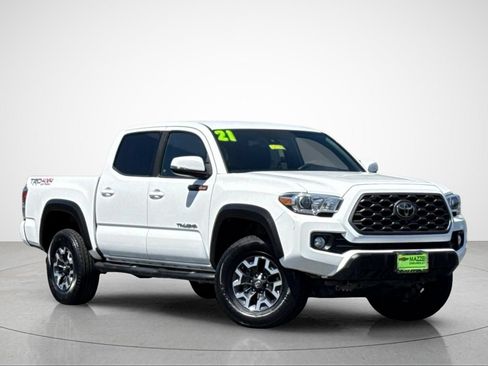 Used 2021 Toyota Tacoma TRD Off-Road w/ Technology Package AWD/4WD image 2