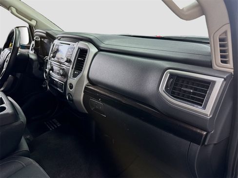 Used 2018 Nissan Titan SV image 26