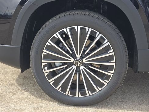 New 2026 Volkswagen Taos SE FWD image 10