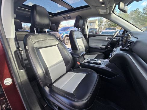 Used 2022 Ford Explorer XLT w/ Equipment Group 202A image 20