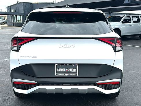 Used 2025 Kia Sportage LX FWD image 7