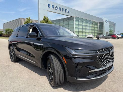 Used 2025 Lincoln Nautilus Premier AWD/4WD image 1