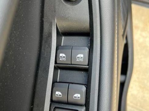 Used 2023 Jeep Grand Cherokee Limited AWD/4WD image 18
