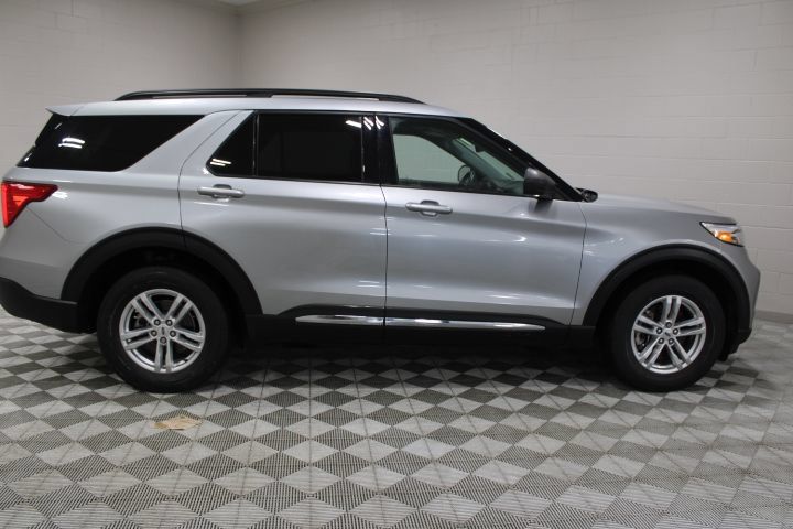 Used 2023 Ford Explorer XLT w/ Equipment Group 202A AWD/4WD image 12
