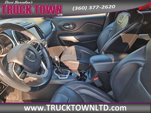 Used 2018 Jeep Cherokee Overland image 17