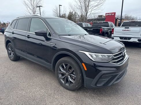 Used 2022 Volkswagen Tiguan SE image 3