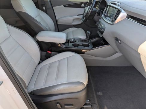 Used 2017 Kia Sorento SX FWD image 40