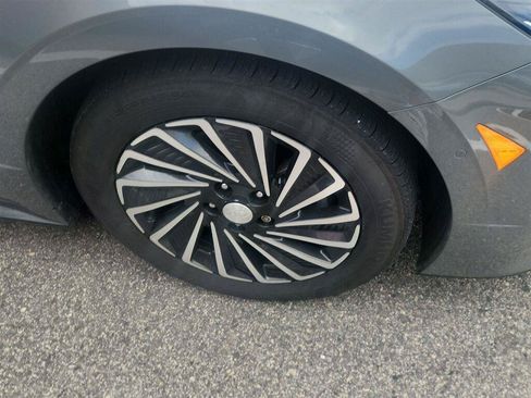 Used 2023 Hyundai Sonata Limited FWD image 2