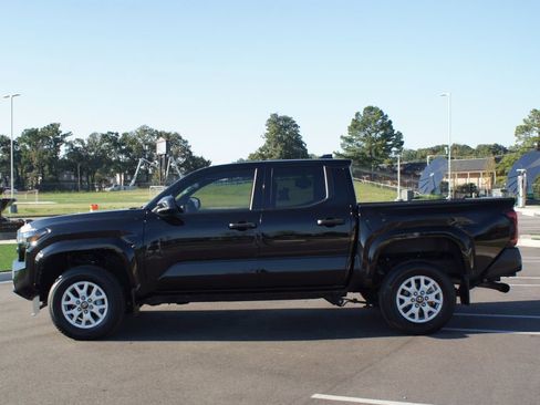Used 2024 Toyota Tacoma SR image 11
