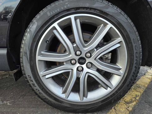 Used 2024 Ford Edge Titanium image 3