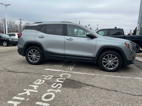 Used 2024 GMC Terrain SLT image 15