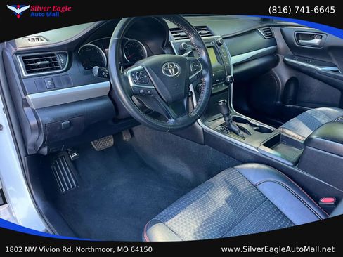Used 2015 Toyota Camry SE FWD image 10