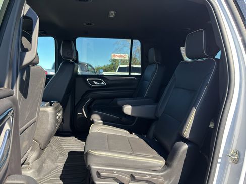 Used 2022 Chevrolet Suburban Premier image 18