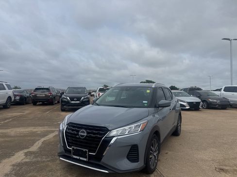 Used 2023 Nissan Kicks SV FWD image 6