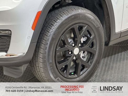 Used 2023 Jeep Grand Cherokee L Limited w/ Luxury Tech Group II AWD/4WD image 11