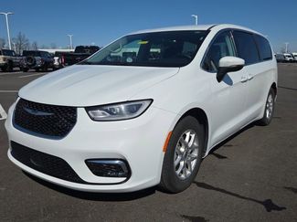 Used 2023 Chrysler Pacifica Touring-L FWD video 2