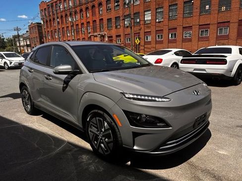 Used 2023 Hyundai Kona SE FWD image 3