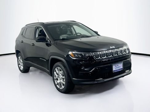 Used 2022 Jeep Compass Latitude AWD/4WD image 3