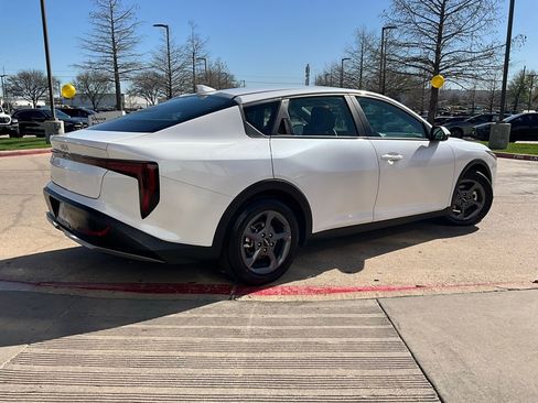 Used 2025 Kia K4 LXS image 6