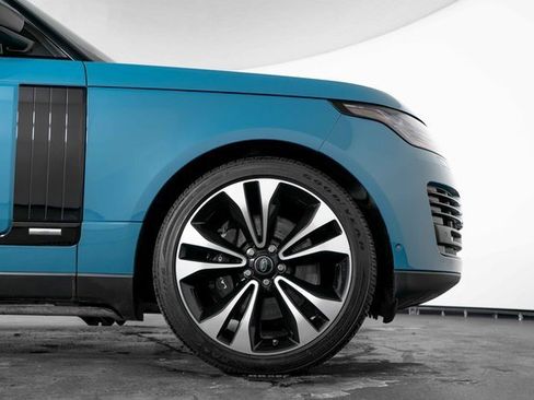 Used 2021 Land Rover Range Rover Autobiography Fifty Edition image 11