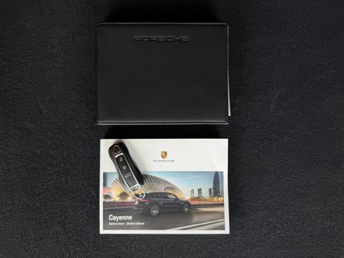 Used 2021 Porsche Cayenne GTS AWD/4WD image 32