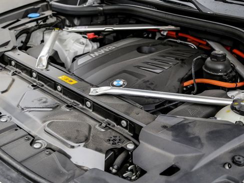 Used 2025 BMW X5 xDrive50e w/ M Sport Package image 23