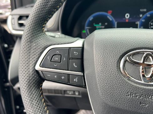 Used 2026 Toyota Sienna XLE Woodland Edition AWD/4WD image 21