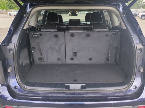 Used 2023 Toyota Highlander XLE FWD image 24