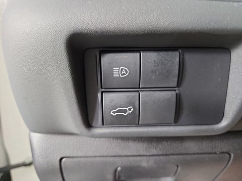 Used 2021 Toyota Highlander XLE AWD/4WD image 25